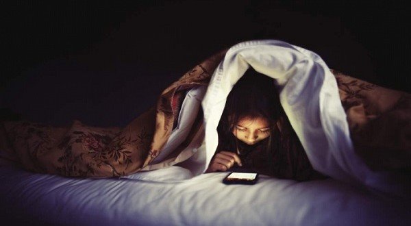 20岁小伙几乎每晚不睡玩手机：患上脑萎缩